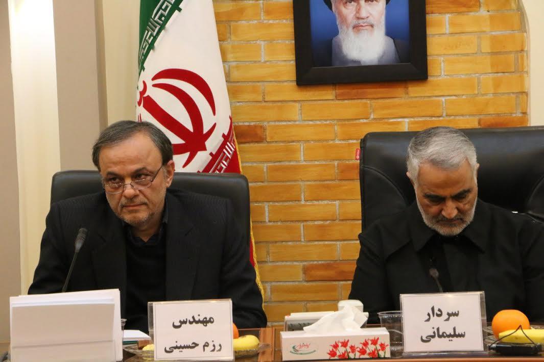 حاج قاسم سلیمانی:با وجود فشارها می توانیم روی پای خود بایستیم/ مردم را باید صاحب صنعت کنیم حاج قاسم سلیمانی:با وجود فشارها می توانیم روی پای خود بایستیم/ مردم را باید صاحب صنعت کنیم
