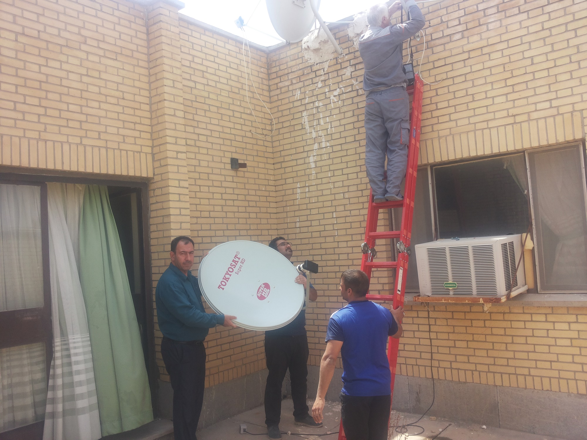 راه اندازی کانال های تلویزیونی دیجیتال در مرکز انتقال نفت قطب آباد راه اندازی کانال های تلویزیونی دیجیتال در مرکز انتقال نفت قطب آباد
