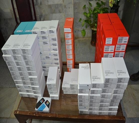 کشف بیش از دو هزار دستگاه گوشی تلفن همراه قاچاق در بندرلنگه کشف بیش از دو هزار دستگاه گوشی تلفن همراه قاچاق در بندرلنگه