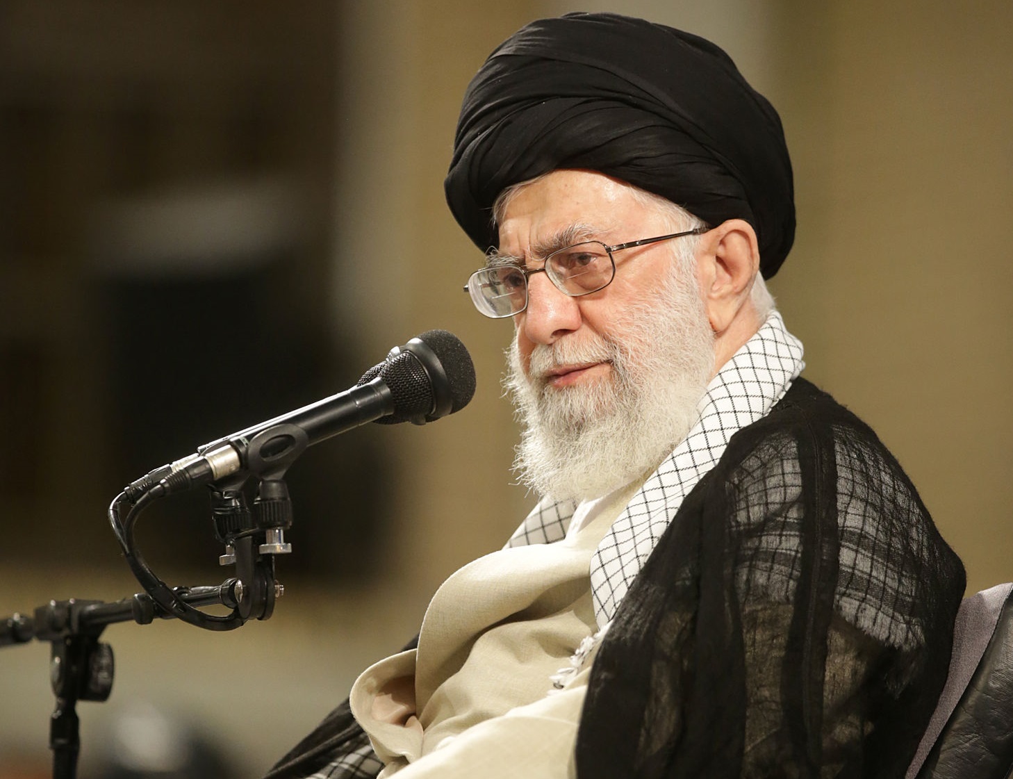 رهبر معظم انقلاب: دربارهی مسائل ناموسی انقلاب مذاکره نمیکنیم / با آمریکا مذاکره نمی کنیم؛ مذاکره هیچ فایدهای ندارد، ضرر هم دارد رهبر معظم انقلاب: دربارهی مسائل ناموسی انقلاب مذاکره نمیکنیم / با آمریکا مذاکره نمی کنیم؛ مذاکره هیچ فایدهای ندارد، ضرر هم دارد