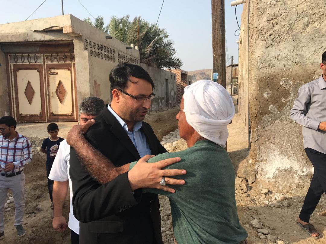 بازدید فرماندار قشم از پروژه های عمرانی در دست اقدام روستای لافت بازدید فرماندار قشم از پروژه های عمرانی در دست اقدام روستای لافت