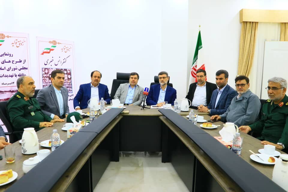 رونمایی از طرحهای ۱۲ گانه ضد آمریکایی رونمایی از طرحهای ۱۲ گانه ضد آمریکایی