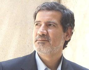 مادری زیر باران فریاد می زند مادری زیر باران فریاد می زند