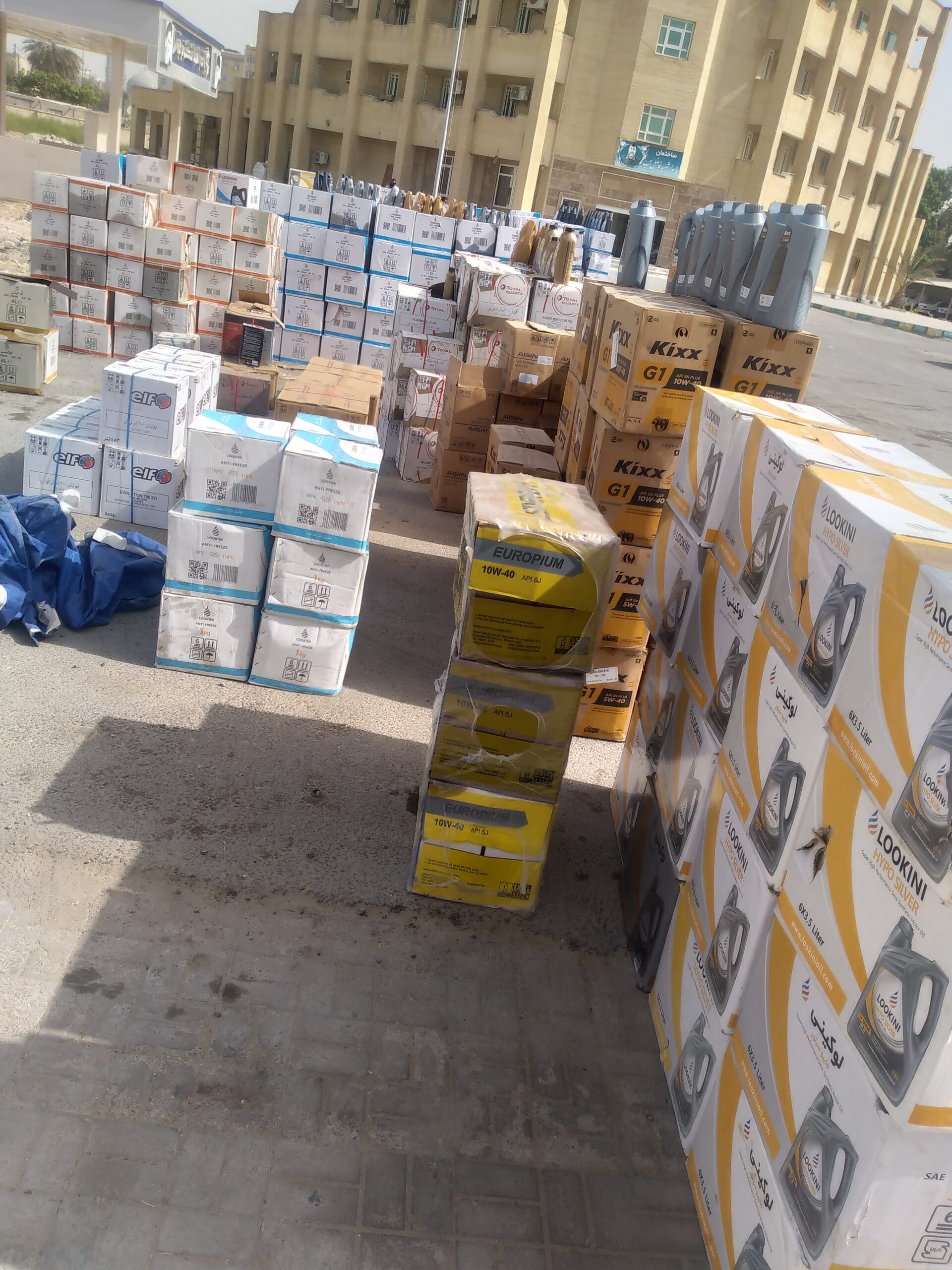 اطلاعات سپاه بندرعباس محتکران را نقره داغ کرد اطلاعات سپاه بندرعباس محتکران را نقره داغ کرد