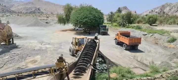 تعطیلی معادن شن و ماسه منوجان؛ شرکت نفت سوخت نمی دهد تعطیلی معادن شن و ماسه منوجان؛ شرکت نفت سوخت نمی دهد