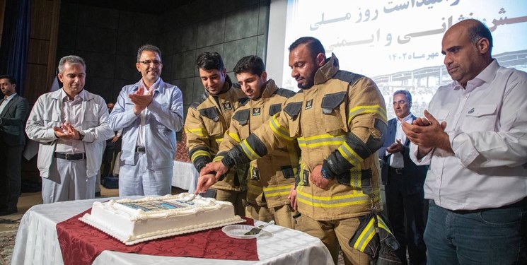 برگزاری جشن هفته وحدت در پالایشگاه ستاره خلیج فارس برگزاری جشن هفته وحدت در پالایشگاه ستاره خلیج فارس