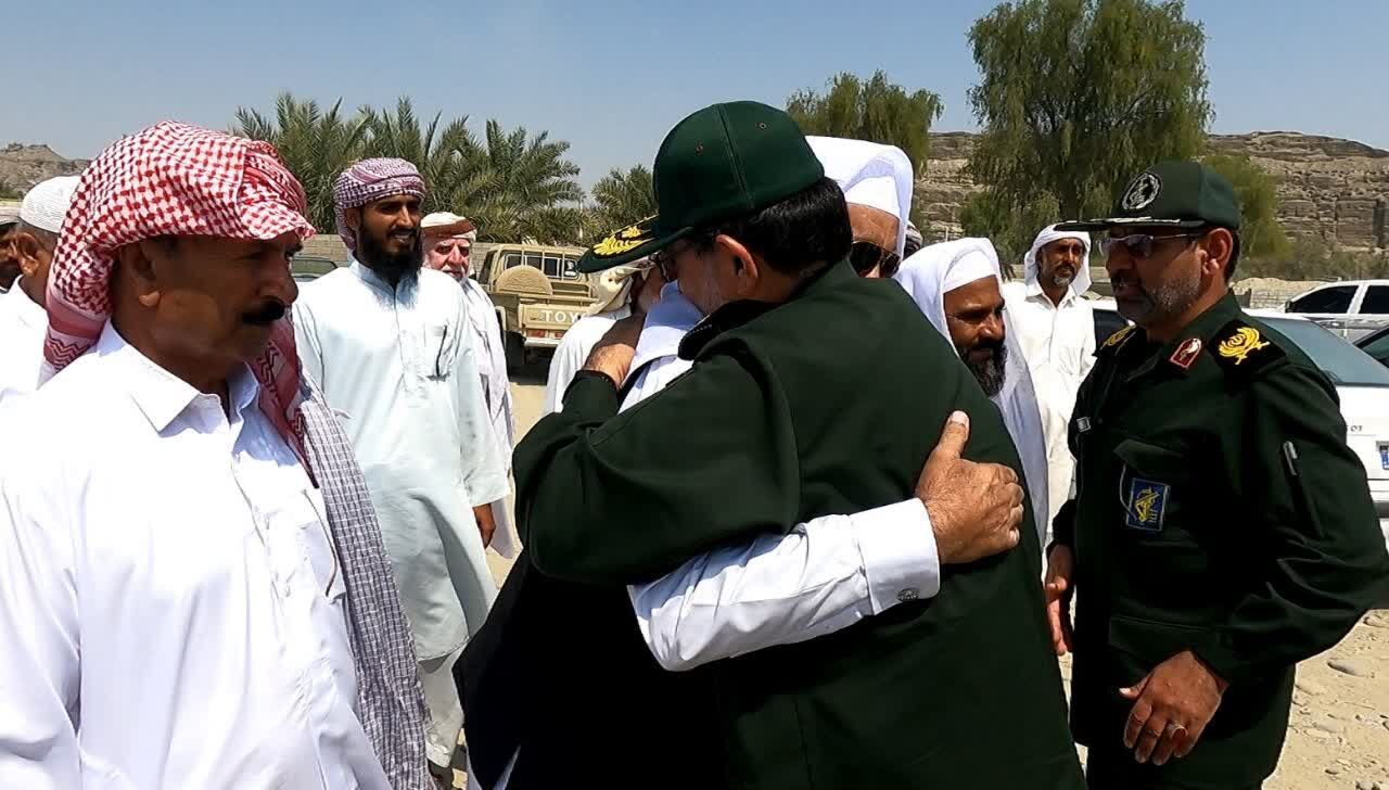 دریادار تنگسیری: سپاه در خدمت به شیعه و سنی، هیچ تفاوتی قائل نیست دریادار تنگسیری: سپاه در خدمت به شیعه و سنی، هیچ تفاوتی قائل نیست