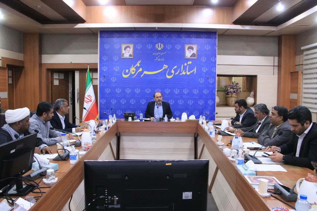 استاندار هرمزگان: صنوف مزاحم به خارج از شهر بندرعباس منتقل شوند