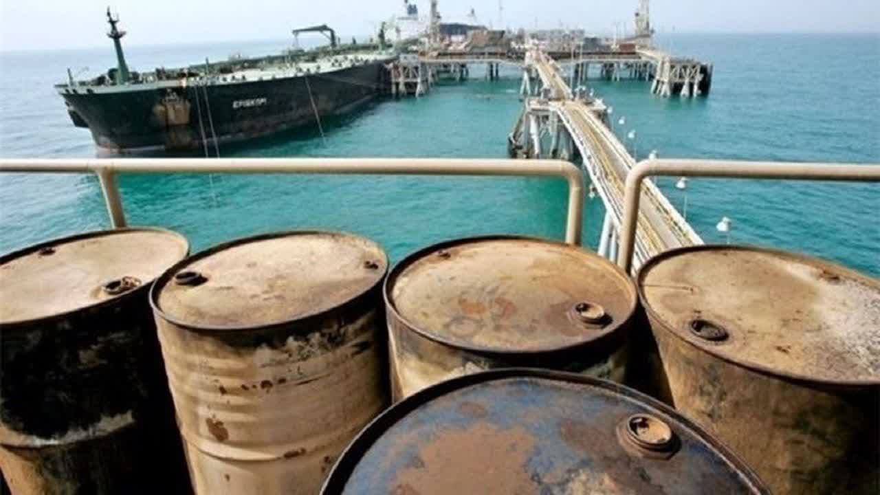 توقیف شش فروند شناور قایق حامل سوخت قاچاق در مرزهای دریایی توقیف شش فروند شناور قایق حامل سوخت قاچاق در مرزهای دریایی