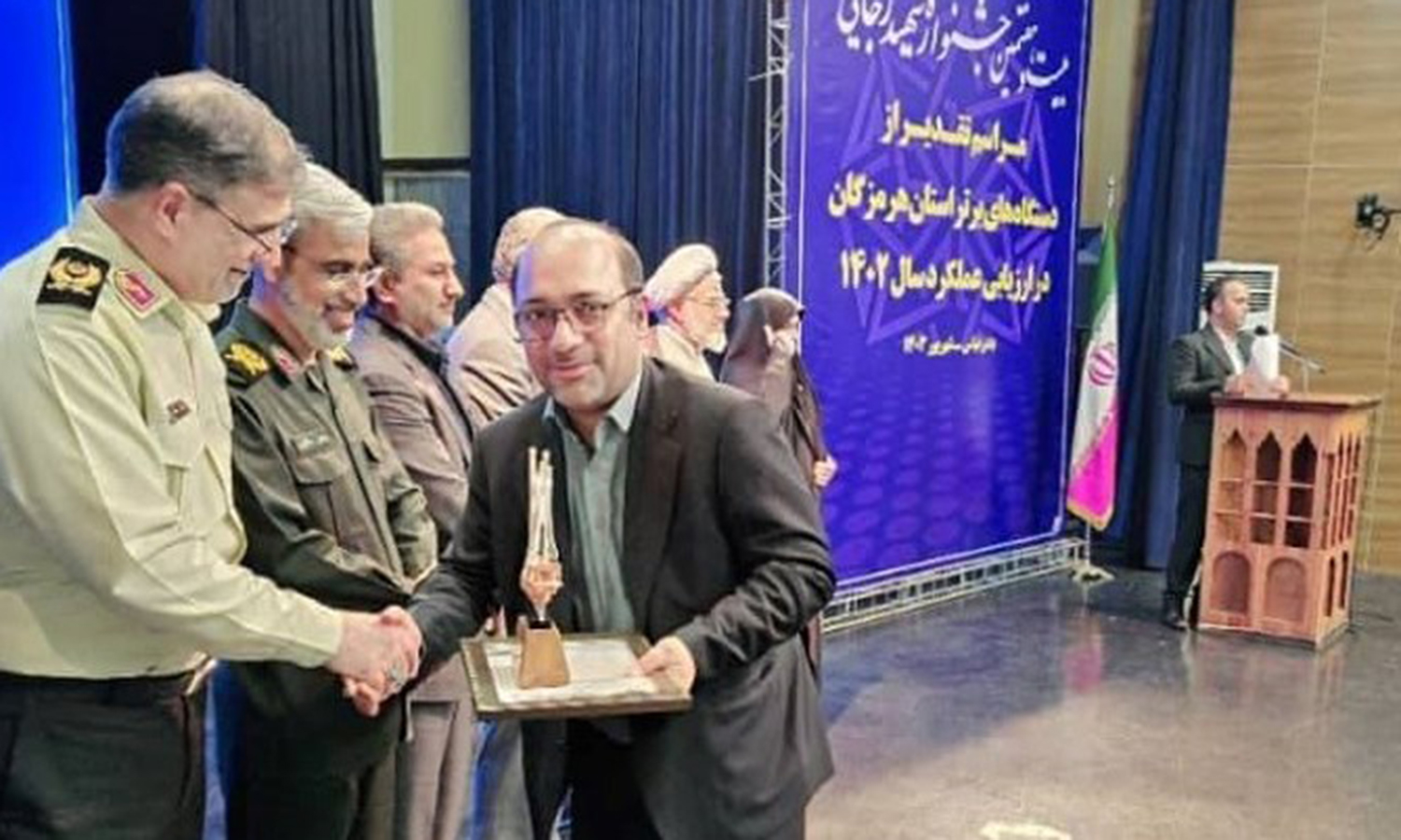 راه و شهرسازی هرمزگان رتبه برتر جشنواره شهید رجایی را کسب کرد راه و شهرسازی هرمزگان رتبه برتر جشنواره شهید رجایی را کسب کرد