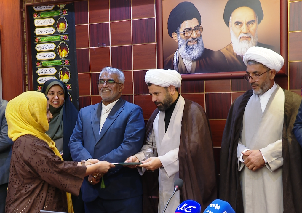 تجلیل از برگزیدگان فراخوان طراحی نشان ورودی شهر بندرعباس تجلیل از برگزیدگان فراخوان طراحی نشان ورودی شهر بندرعباس