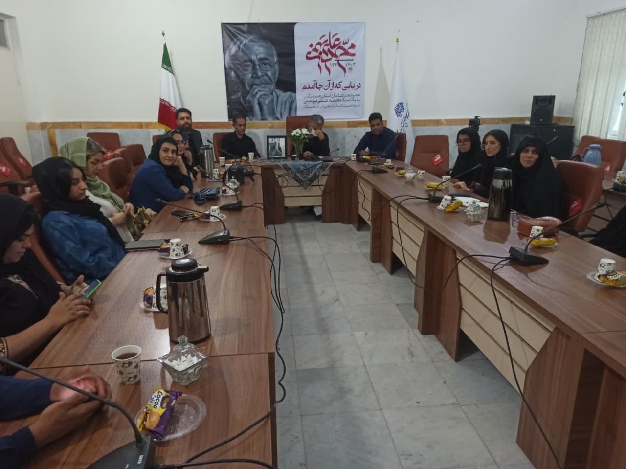با مشارکت انجمن های شعر هرمزگان و درخت هرمزگان برگزار شد؛ عصر شعر دریایی که از آن جا آمدم با مشارکت انجمن های شعر هرمزگان و درخت هرمزگان برگزار شد؛ عصر شعر دریایی که از آن جا آمدم