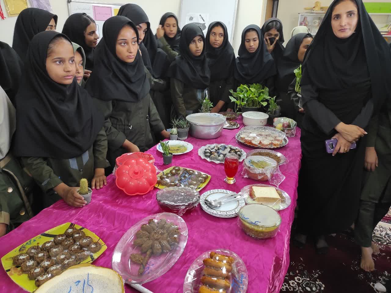 برگزاری جشنواره غذای سالم در مدرسه ی نجمیه ی حسن آباد قلعه گنج برگزاری جشنواره غذای سالم در مدرسه ی نجمیه ی حسن آباد قلعه گنج