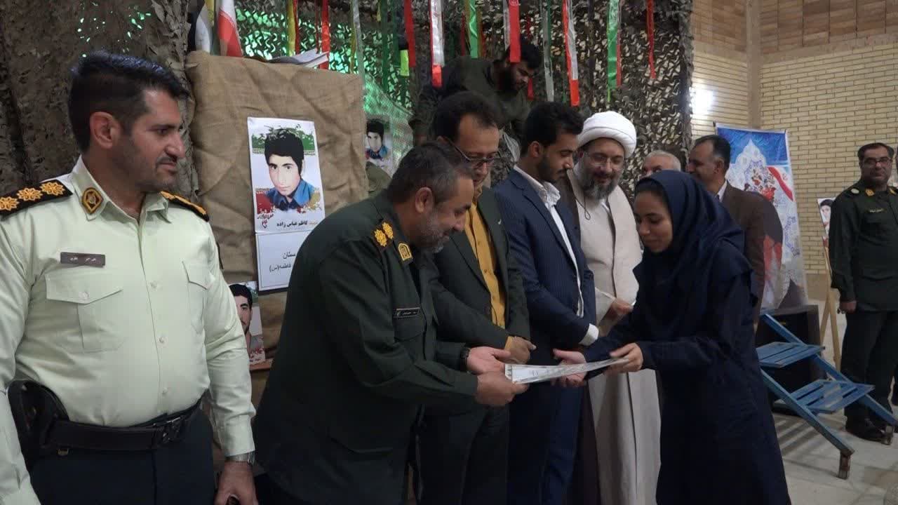 به مناسبت هفته بسیج دانش آموزی صورت گرفت؛ برگزاری مراسم شهدای دانش آموز در شهرستان حاجی آباد به مناسبت هفته بسیج دانش آموزی صورت گرفت؛ برگزاری مراسم شهدای دانش آموز در شهرستان حاجی آباد