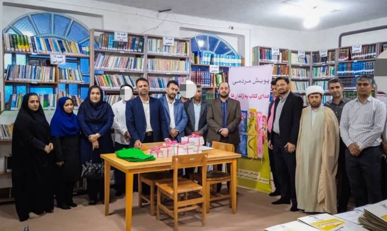 اهدای بیش از ۱۰۰۰ نسخه کتاب به کتابخانه های مشارکتی زندان های استان هرمزگان اهدای بیش از ۱۰۰۰ نسخه کتاب به کتابخانه های مشارکتی زندان های استان هرمزگان
