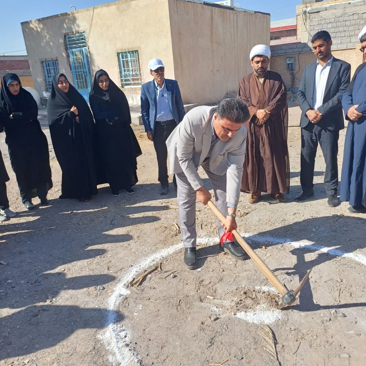 کلنگ زنی خوابگاه ۷۰ تخت خوابه دخترانه در مدرسه زنبیه جاز موریان