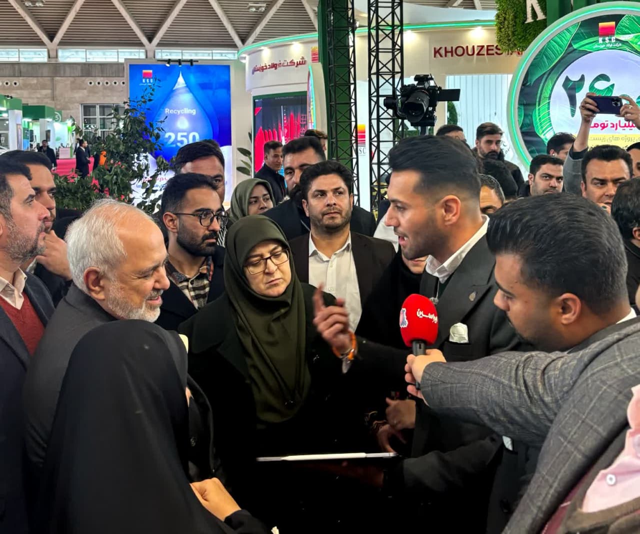 استقبال مسئولان عالی رتبه کشور از غرفه جامُش استقبال مسئولان عالی رتبه کشور از غرفه جامُش