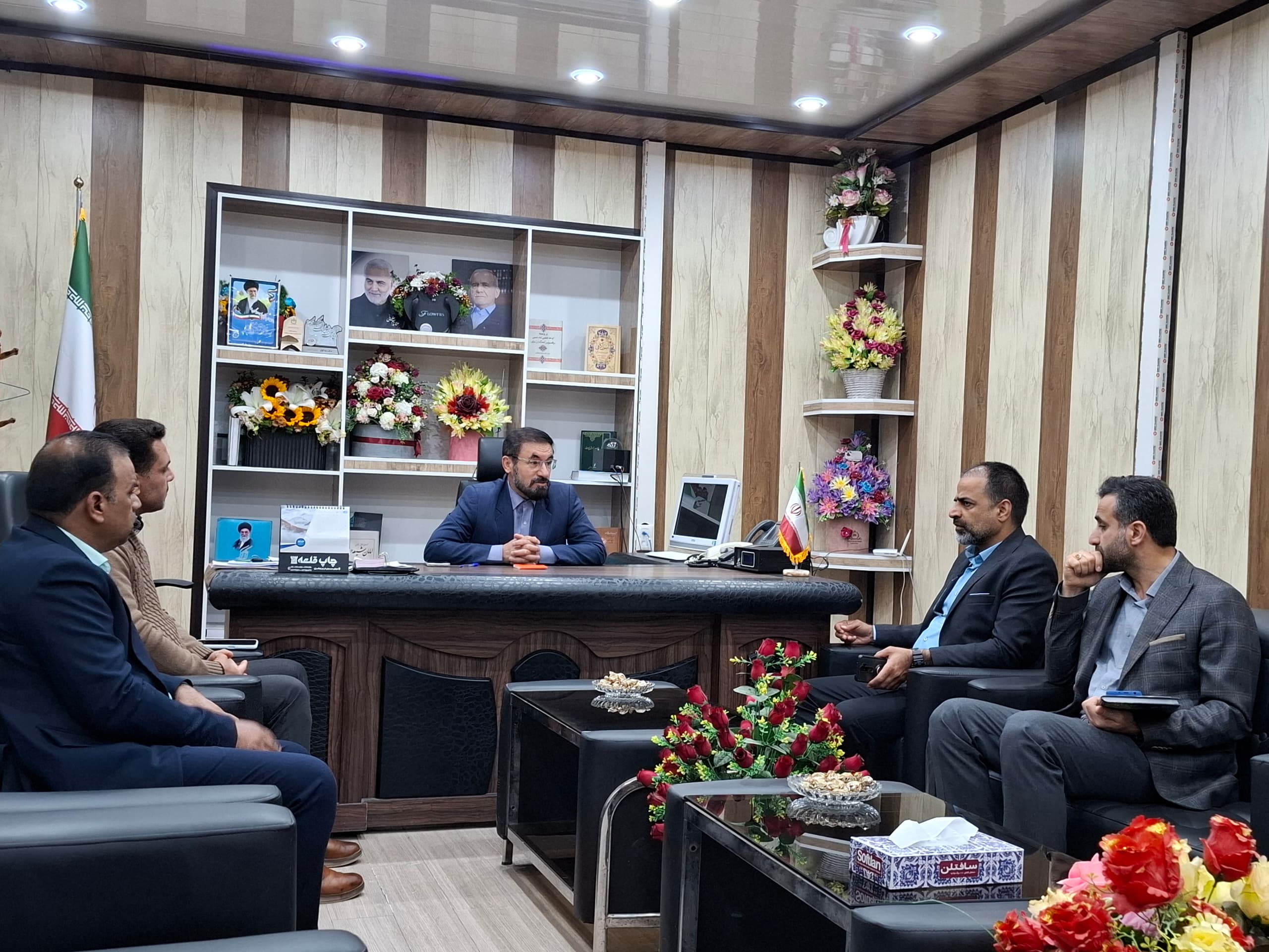 دیدار سرپرست شرکت نفت کهنوج با امیرحیدری فرماندار منوجان دیدار سرپرست شرکت نفت کهنوج با امیرحیدری فرماندار منوجان