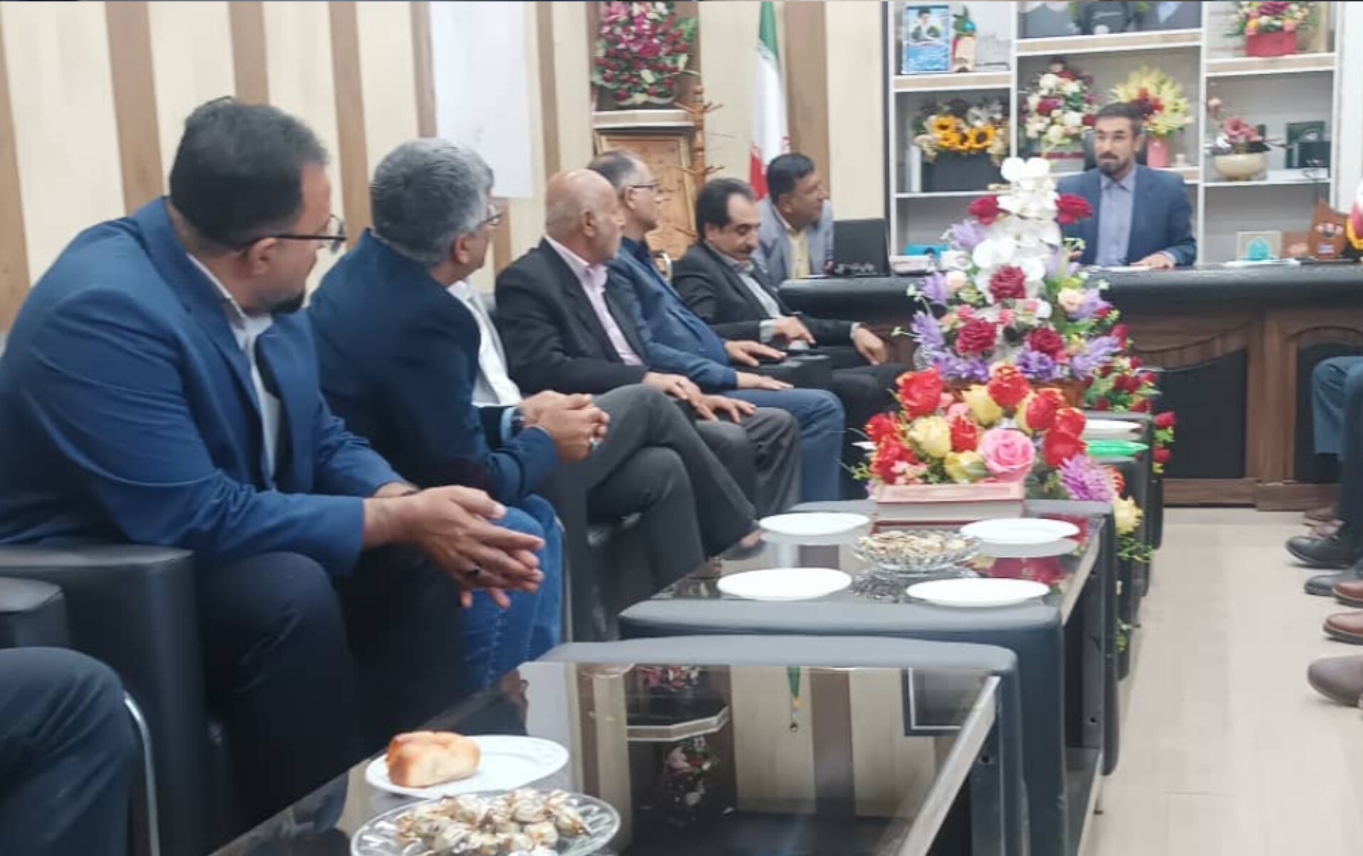 دیدار اعضای شورای شهر نودژ و جمعی از متنفذین و بزرگان شهر نودژ با  فرماندار منوجان