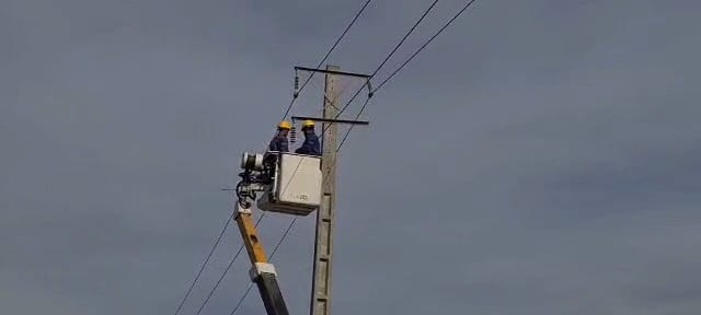اجرای مانور جهادی برای بهینهسازی شبکه برق روستای دزک بندرعباس اجرای مانور جهادی برای بهینهسازی شبکه برق روستای دزک بندرعباس