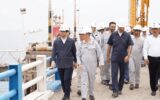 بازدید از خسارتهای وارده به پالایشگاه لاوان پس از حمله دشمن بازدید از خسارتهای وارده به پالایشگاه لاوان پس از حمله دشمن