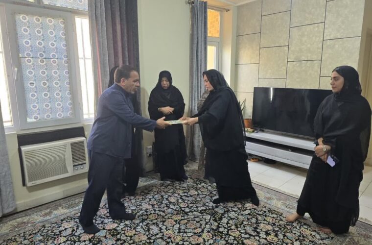 خون پاک شهدا همواره چراغ راه ملت است