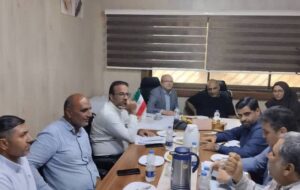 تعیین تکلیف مسکن جوانان قشم تا پایان پاییز؛ هم‌افزایی مسئولان برای رفع موانع روستایی